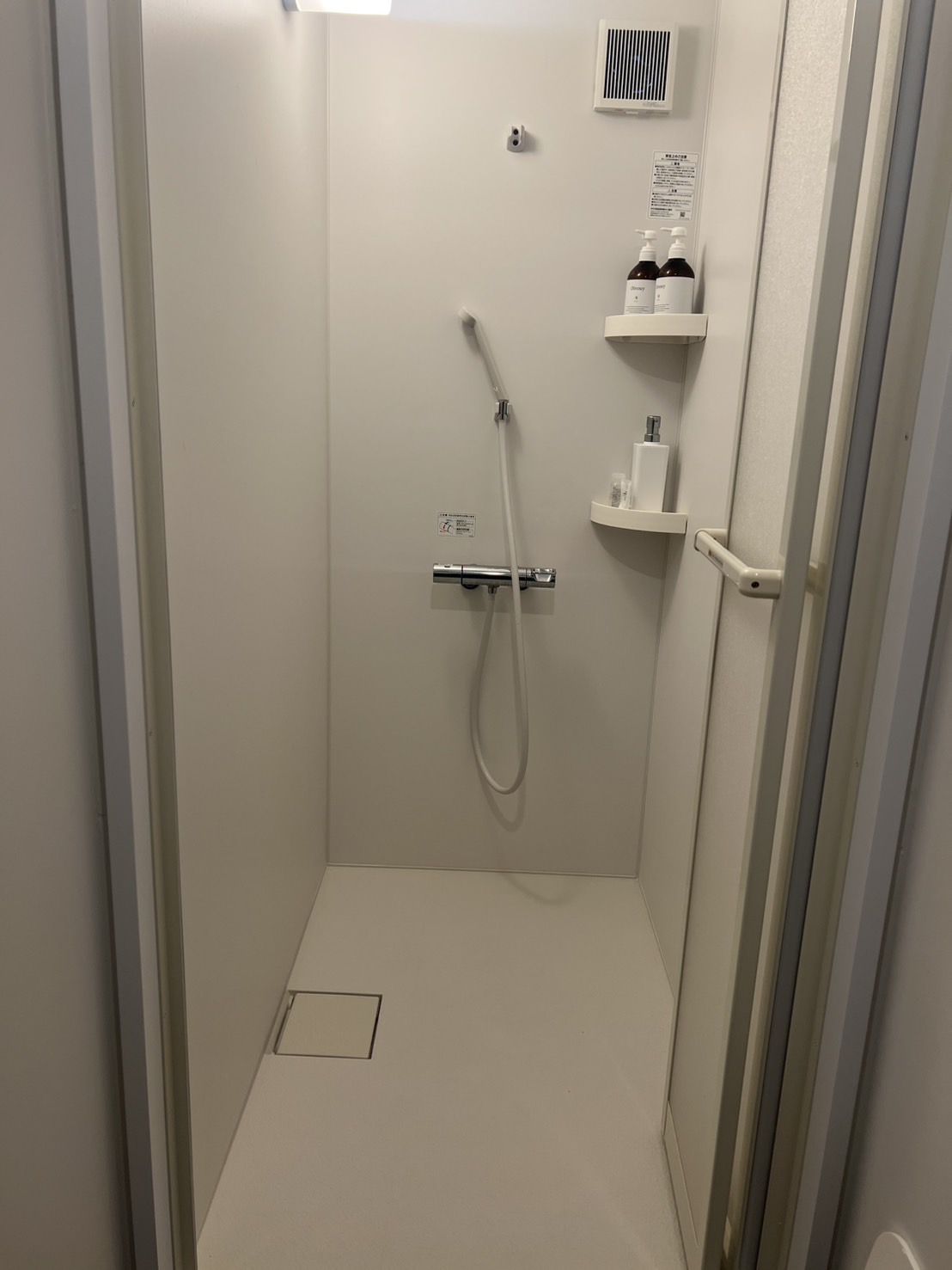 シャワーブース